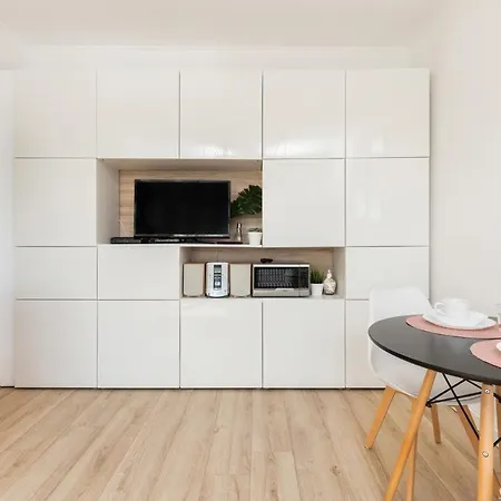 Przebendowskiego By Renters Apartment